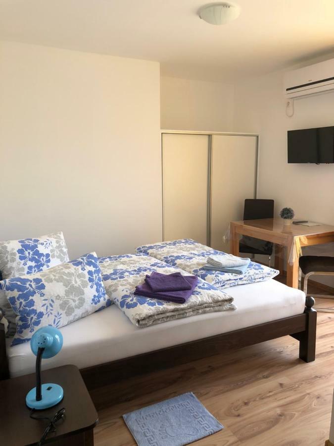 Apartment & Rooms Thomas コレニツァ エクステリア 写真